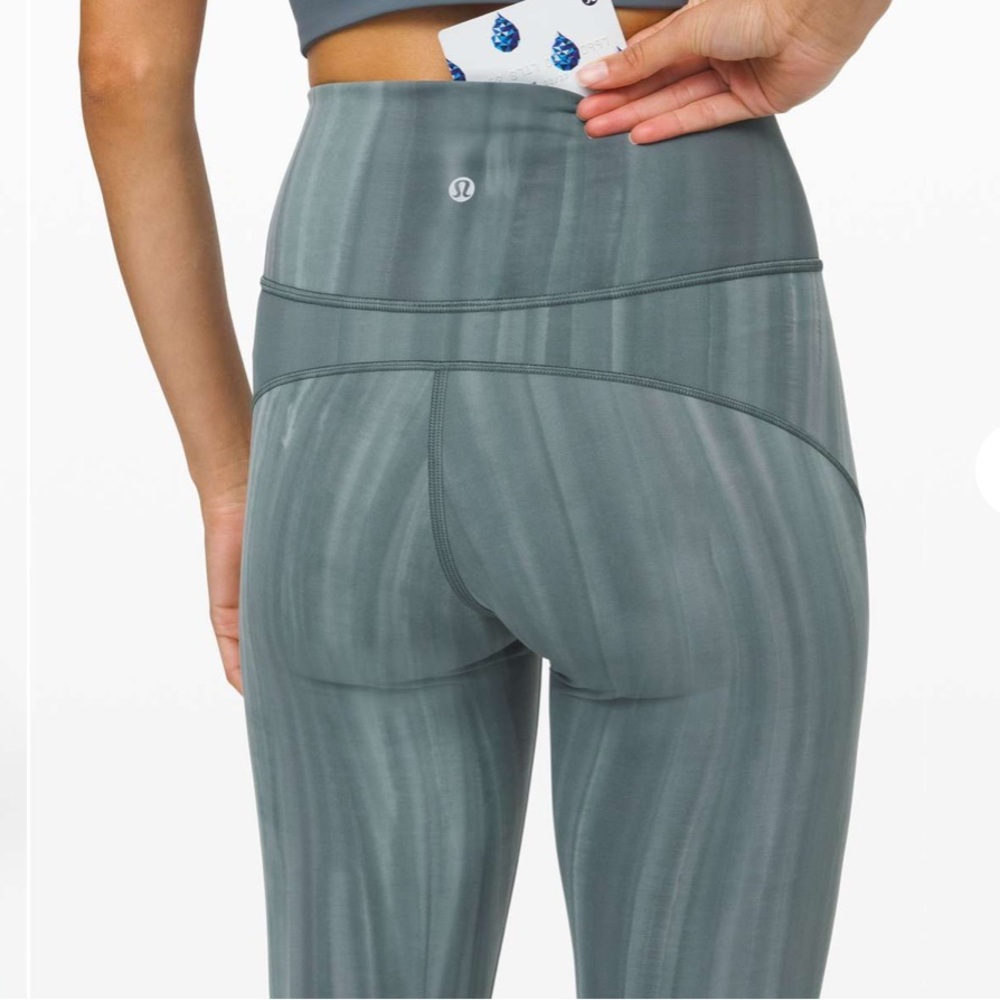 Lululemon In Movement Tight 25" Everlux Linear Spray Dye White Deep Ocean